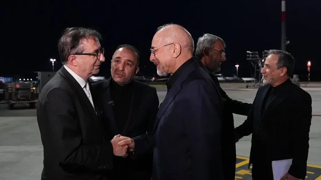 الوفد الإيراني يصل سويسرا قبيل المفاوضات مع أميركا