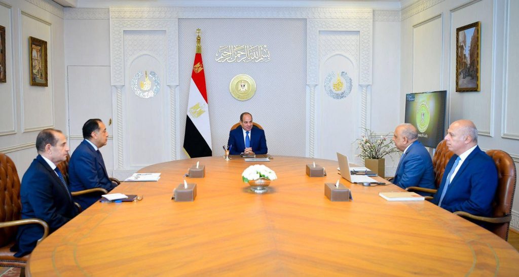 السيسي : يلتقى مصطفى مدبولي ومحمود عصمت