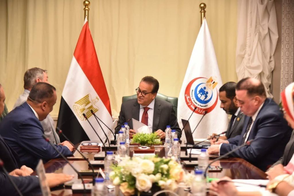 وزير الصحة يبحث مع شركتي DIAGAST وThink Pro نقل تكنولوجيا تصنيع كواشف وأنظمة فصائل الدم إلى مصر