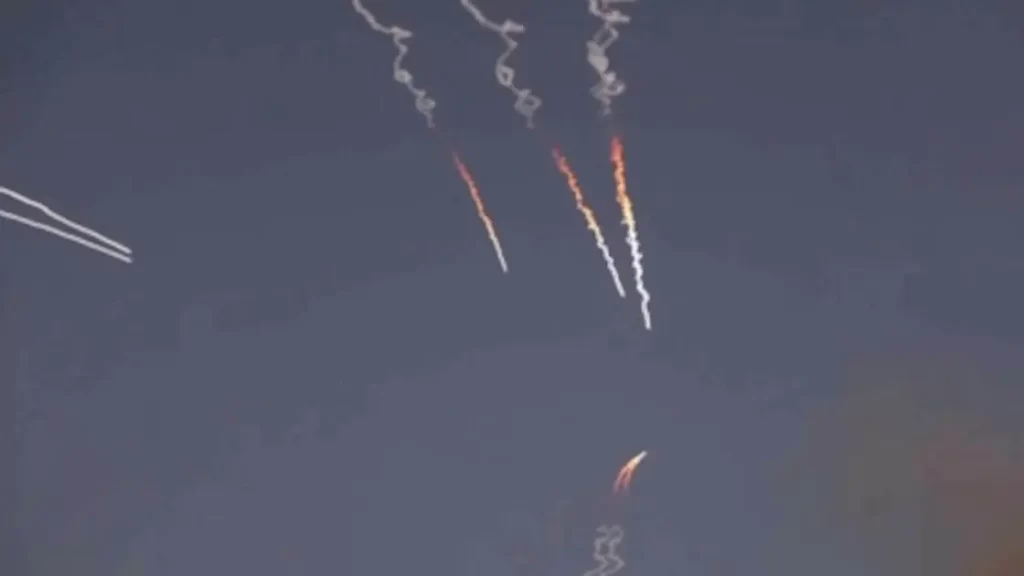 الجيش الأميركي يعلن إسقاط مسيّرات إيرانية استهدفت سفنا في هرمز
