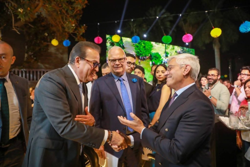 وزير الصحة يمثل مصر في احتفال اليوم الوطنى السويدى بالقاهرة