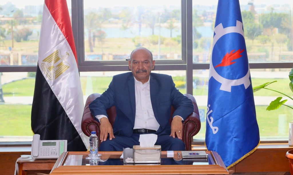 محافظ السويس يبحث مع أعضاء البرلمان مطالب المواطنين وملفات الخدمات بالمحافظة