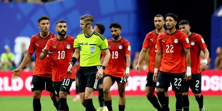 “فيفا” يقرر استبعاد حكم مباراة مصر والأرجنتين