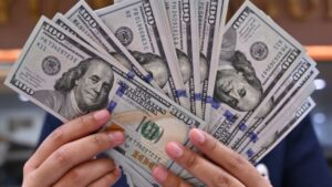 أسعار الدولار اليوم أمام أبرز العملات العربية والعالمية