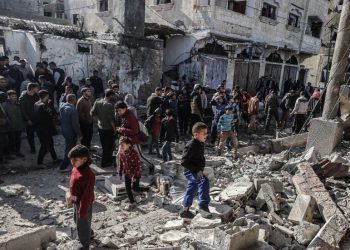 مقتل 14 فلسطينيا في قصف إسرائيلي متواصل على غزة بينهم 8 خلال تشييع جنازة بالنصيرات