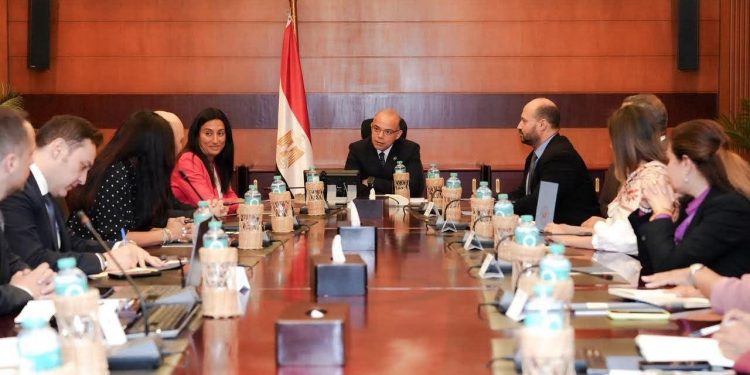 وزير الاستثمار والتجارة الخارجية يبحث مع تحالف «رونيسانس» القابضة و«حسن علام» تدشين مشروع مجمع طبى فى مصر