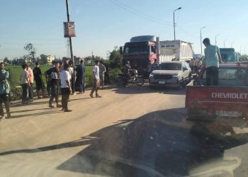 عاجل | وفاة شخص وإصابة آخر في تصادم دراجة نارية بسيارة نقل بطريق المحمودية – دمنهور