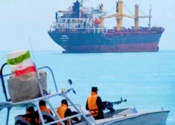 إيران توجه تحذيراً عاجلاً لـ أمريكا بشأن مضيق هرمز