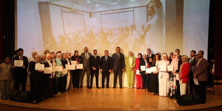 محافظ البحر الأحمر يشهد ختام الدورة الطليعية لتأهيل الكوادر الشبابية بالمحافظة