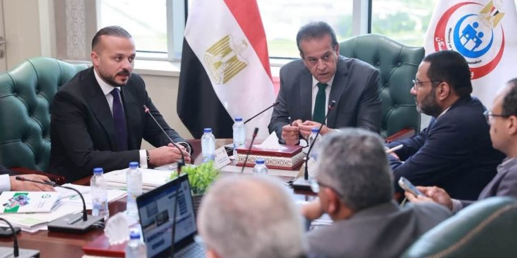 وزير الصحة يبحث مع الأمين العام لمؤسسة الجارحي تعزيز التعاون لدعم القطاع الصحى