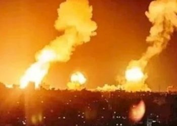 انفجــارات تهز عدة مناطق.. غارات أمريكية على مواقع فى إيران
