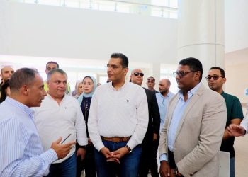 محافظ البحر الأحمر يتابع تنفيذ مستشفى رأس غارب المركزى ويوجه بسرعة إنجاز المشروعات الصحية بالمدينة
