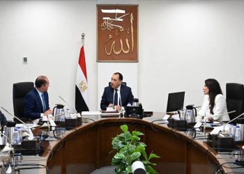 رئيس الوزراء يتابع ملف تشغيل وصيانة محطات معالجة الصرف الصحى
