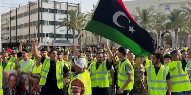 احتجاجات شعبية فى غرب ليبيا وإغلاق وزارات ومنشآت حيوية