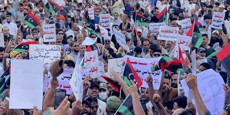 احـتجاجات تهز طرابلس وتربك غرب ليبيا.. ومصر توسع نفوذها بمشروع الربط الكهربائى