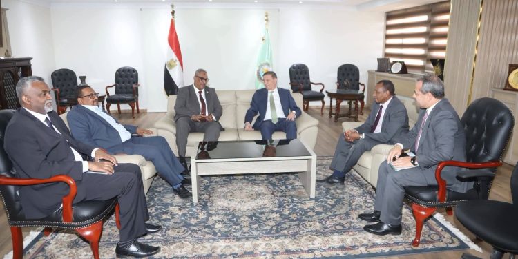 وزير الزراعة يستقبل نظيره السودانى ومدير المنظمة العربية لبحث ملفات التكامل والأمن الغذائى