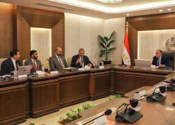 رئيس هيئة الدواء المصرية يستقبل مدير عام شركة HVD مصر وإفريقيا لبحث تعزيز التعاون فى مجال المستلزمات الطبية