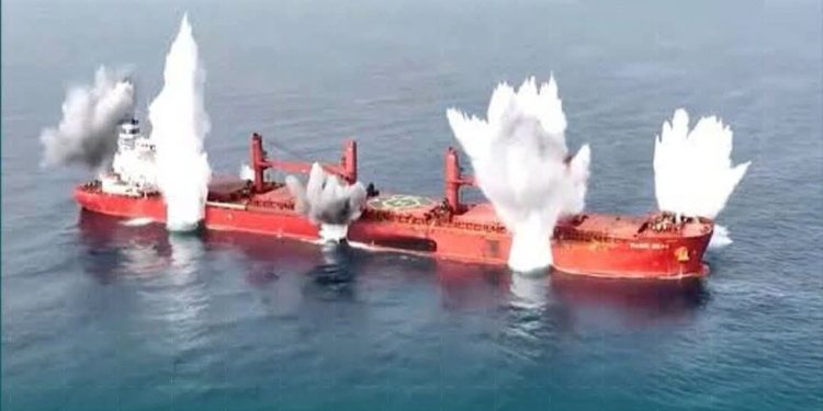 الحـوثيون يدرسون فرض رسوم على السفن فى البحر الأحمر
