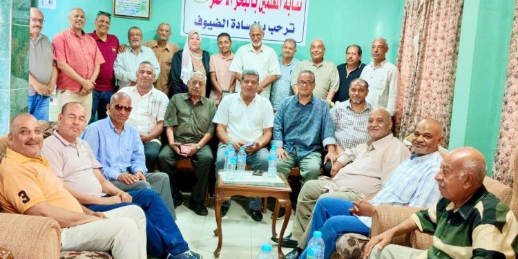 وفد اللجنة النقابية للمعلمين ببندر قنا يزور زملاءه فى لقاء يعزز أواصر الأخوة والتعاون
