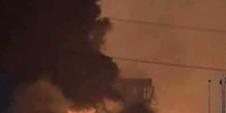 انفـ جارات داخل مطار خالد الدولى فى السعوديةناتجة عن إستـهداف حـوثى إيرانى