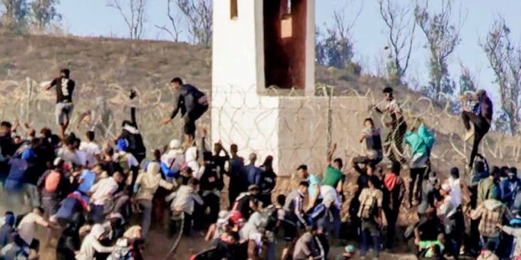 أزمة كبرى بين المغرب وإسبانيا واللاجـ ــئين فى قلب الحدث!