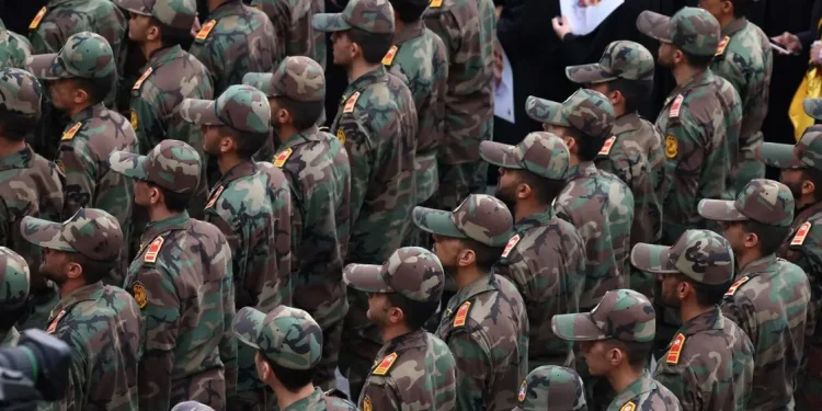 إصابة مقر قيادة لبحرية الحرس الثوري الإيراني