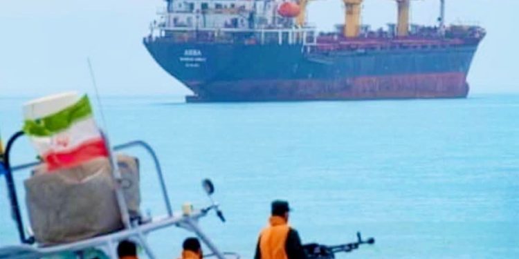إيران توجه تحذيراً عاجلاً لـ أمريكا بشأن مضيق هرمز