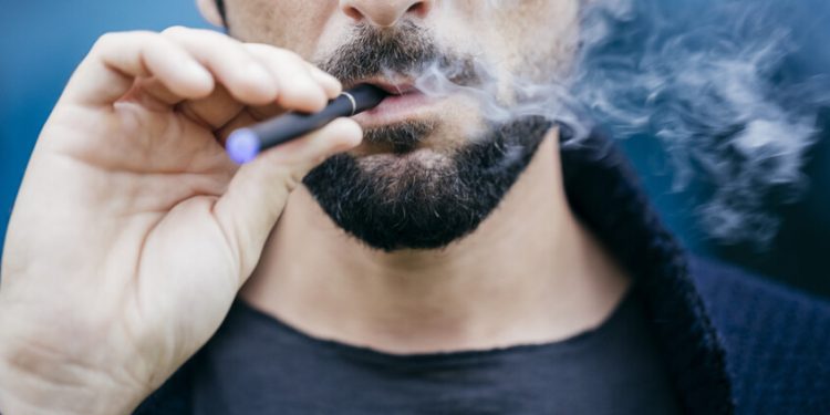دراسة تحذر من تأثير التدخين الإلكتروني على لياقة الشباب
