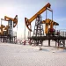 النفط يسجل أقوى مكاسب شهرية منذ مارس.. وبرنت يقفز 24%   
