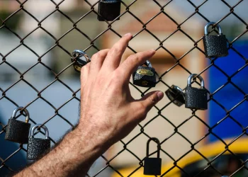 الاعتقال الإداري الإسرائيلي بحق الفلسطينيين… أرقام متصاعدة وانتقادات حقوقية