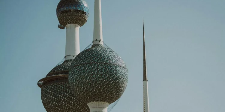 عاجل : الدفاع الكويتية تعلن اعتراض منظوماتها لمسيرات إيرانية فوق أراضي البلاد