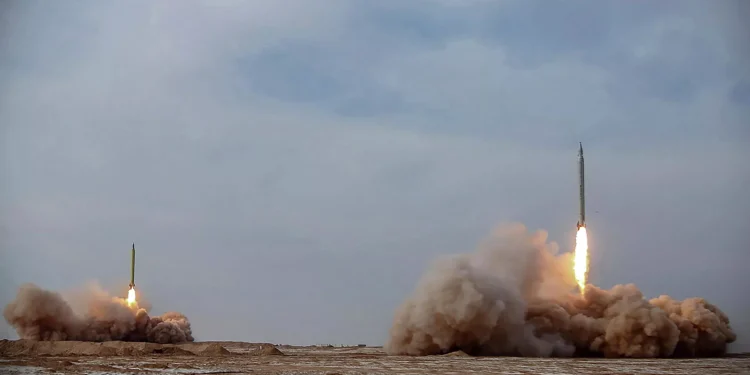 الحرس الثوري الإيراني: نجهز أسلحة أكثر قوة تحسبا لأي عمل عسكري آخر