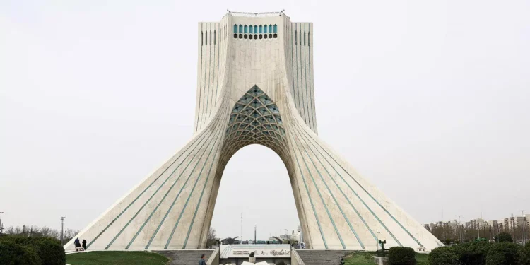 طهران: أي حرب اقتصادية تشنها الولايات المتحدة ضد إيران ستقابل بإجراءات تستهدف حركة النفط