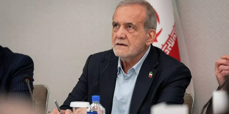 الرئيس الإيراني: من الأفضل أن ننهي الحرب اليوم ونحن في أوج قوتنا وكرامتنا