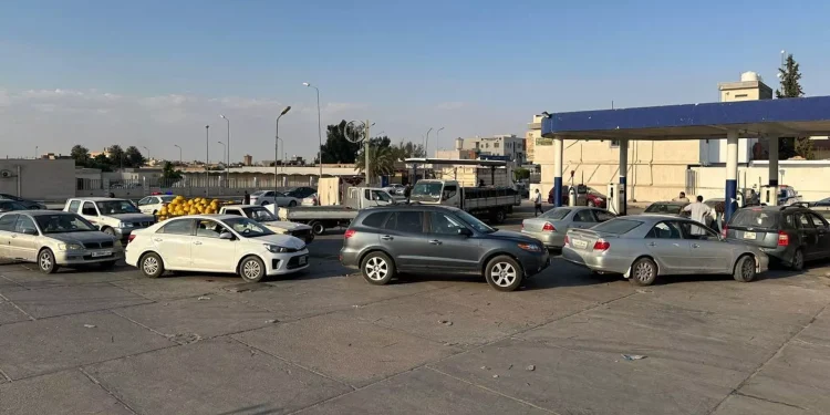 ازمة وقود في طرابلس الليبية… هل يوجد نقص في مخزون البلاد النفطي