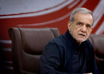 الرئيس الإيراني يشدد على ضرورة تجاوز حالة “اللا حرب واللا سلم