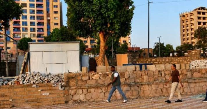 محافظ أسوان يتفقد مشروع ملاعب البادل على كورنيش النيل.. ويوجه بسرعة الإنجاز لدعم الرياضة والسياحة
