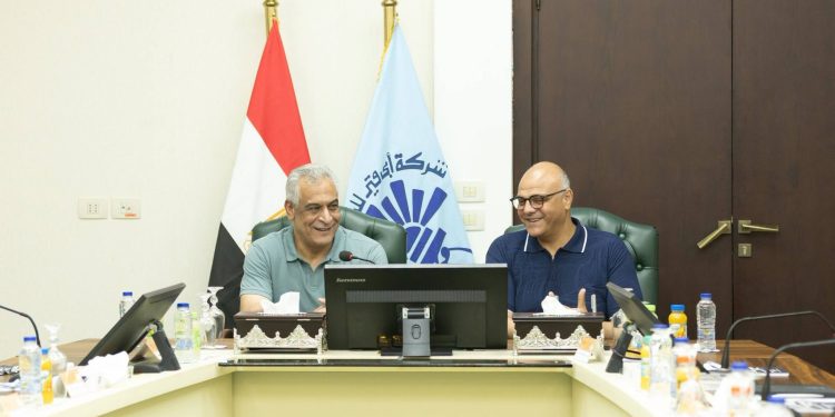 وزير الدولة للإنتاج الحربي يتفقد خطوط الإنتاج بشركة أبي قير للصناعات الهندسية