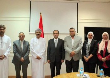 سفير سلطنة عمان بالقاهرة يزور مقر المجلس الصحي المصري لبحث سُبل التعاون المشترك
