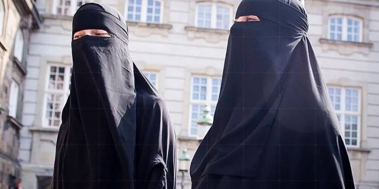 قانون النقاب: البرتغال تحظر إخفاء الوجه فى الأماكن العامة