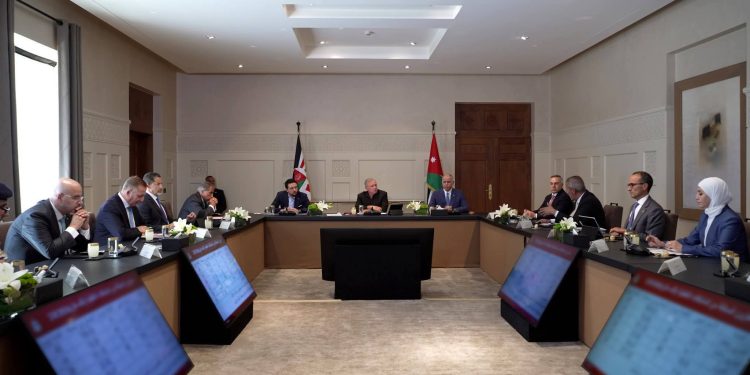 ملك الأردن يشدد على أهمية الحفاظ على مخزون غذائي استراتيجي من الحبوب والسلع الأساسية 