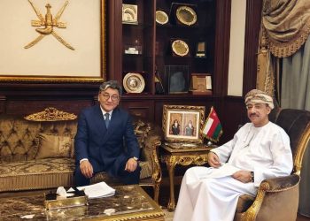 سفير سلطنة عمان لدى مصر يبحث تعزيز التعاون الاقتصادي والسياحي مع نظيره المنغولي