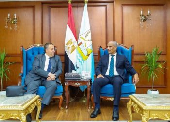 نقيب المهندسين يلتقي محافظ كفر الشيخ لتعزيز التعاون بين النقابة والمحافظة، لدعم جهود التنمية والاستفادة من الخبرات الهندسية في تنفيذ المشروعات المختلفة.