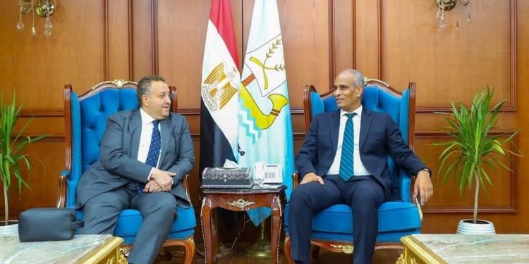 نقيب المهندسين يلتقي محافظ كفر الشيخ لتعزيز التعاون بين النقابة والمحافظة، لدعم جهود التنمية والاستفادة من الخبرات الهندسية في تنفيذ المشروعات المختلفة.