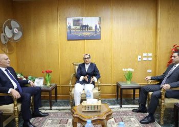 محافظ الوادي الجديد تلتقي مدير الأمن لبحث مشروعات دعم المنظومة الأمنية
