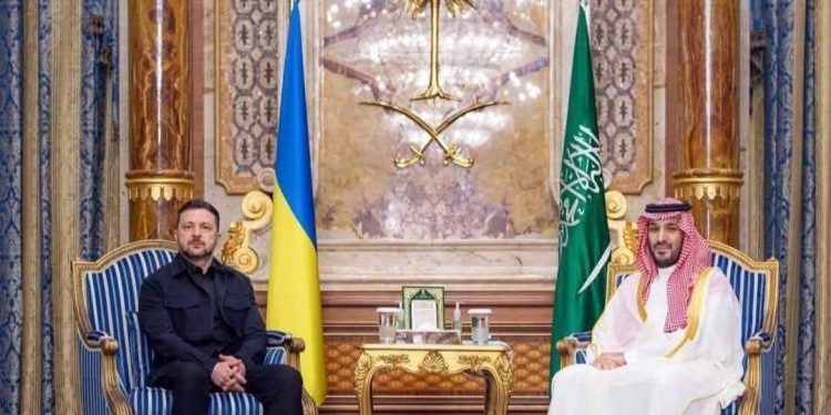 محمد بن سلمان وزيلينسكى يبحثان تطورات الأوضاع الإقليمية والدولية