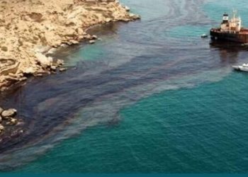 عمان تعلن .. تسرب نفطى فى مياهها الإقليمية