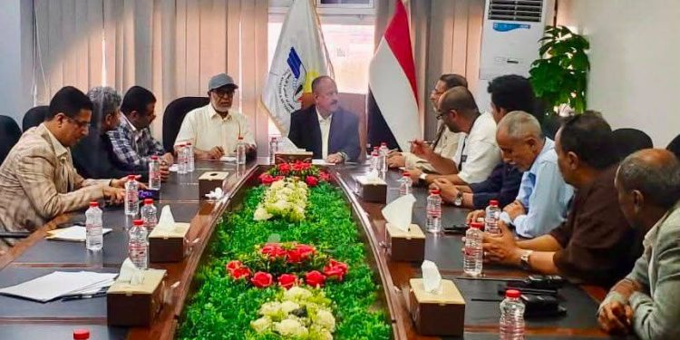 وزير النقل يترأس اجتماعًا طارئًا بمطار عدن لتعزيز الجاهزية والاستعداد لاي طارئ!