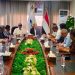 وزير النقل يترأس اجتماعًا طارئًا بمطار عدن لتعزيز الجاهزية والاستعداد لاي طارئ!