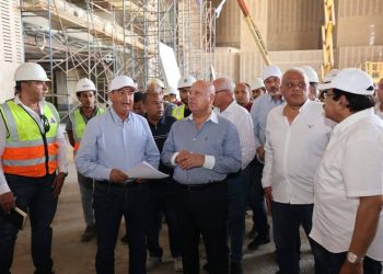وزير النقل يتفقد الخط الأول من شبكة القطار الكهربائى السريع فى المسافة من السخنة حتى العاصمة الجديدة